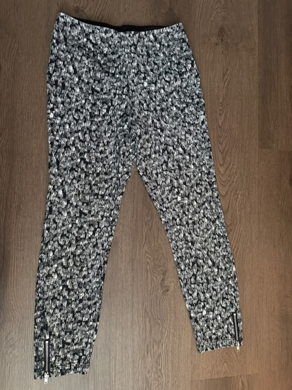 Lysse Black & White Patterned Capri Pants